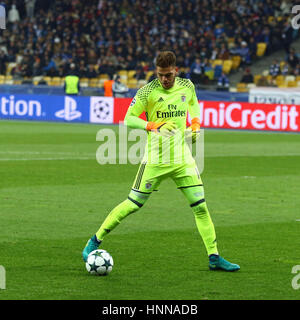 Kiew, UKRAINE - 19. Oktober 2016: Torwart Ederson von Benfica in Aktion während der UEFA-Champions-League-Spiel gegen den FC Dynamo Kyiv bei NSK Olimpiyskyi Stockfoto