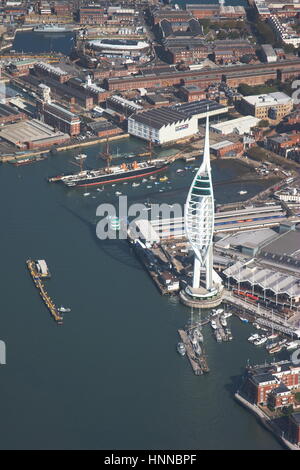 Luftbild Spinnaker Tower und HMS Warrior 1860 Tall Ship Gunwharf Quays Portsmouth (Hampshire) Stockfoto