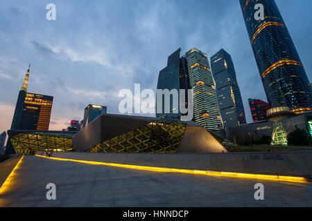 Das Guangzhou Grand Theatre und der Nacht-Blick auf die Stadt, Gebäude, China Stockfoto