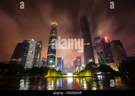 Nachtansicht von Guangzhou Stadt Gebäude und den Asienspielen Locations, China Stockfoto