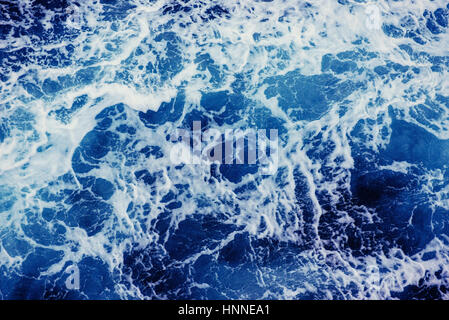 Hintergrund, die blauen Wellen des Meeres. Stockfoto