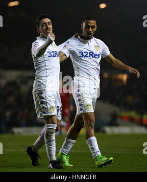 Leeds United Pablo Hernandez (links) feiert Tor seiner Mannschaft zweite des Spiels während der Himmel Bet Meisterschaftsspiel an der Elland Road, Leeds. Stockfoto