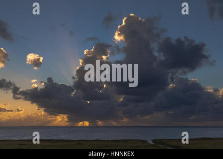 Sonnenuntergang über dem Meer Nerth am Mandoe Insel im dänischen Wattenmeer, Weltnaturerbe UNECSCO, Nordsee, Süd-Jütland, Dänemark Stockfoto