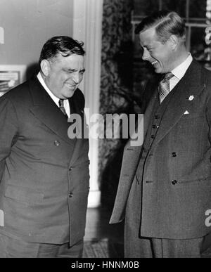 DUKE OF WINDSOR trifft Bürgermeister Fiorello La Guardia während die Windsor-Besuch in New York im Oktober 1941 Stockfoto