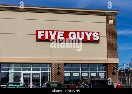 Indianapolis - ca. Februar 2017: Five Guys Restaurant. Fünf Jungs ist eine schnelle Casual Restaurant-Kette in den USA und Kanada IV Stockfoto