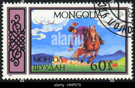 Eine Briefmarke gedruckt in der Mongolei zeigt ein National equestrian Sport, nationale Formen der Pferdesport-Serie, ca. 1987 Stockfoto