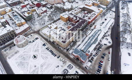 WYBORG, Russland - ca. JAN 2017: Der Runde Turm ist am Marktplatz in der Innenstadt at Wintersaison. Luftaufnahme. Vyborg ist Altstadt in Leningrad ü Stockfoto