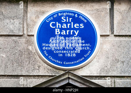 Sir Charles Barry wird durch eine blaue Plakette an Str. Andrews Kirche in Brighton gedacht, die er entwarf und die wurde im Jahre 1828 eingeweiht. Stockfoto