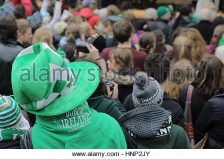 St. Patricks Day Feierlichkeiten in Dublin Irland als die Parade beginnt Stockfoto