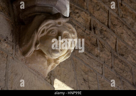 Stone Carving Frauenkopf in St. Michael und alle Engel Kirche, Guiting Power, Gloucestershire, England, UK Stockfoto