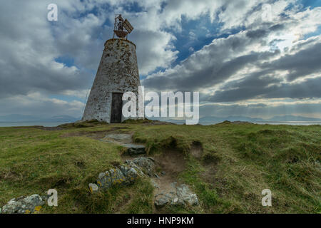 Blick auf Twr Bach Leuchtturm auf Llanddwyn Island, Anglesey Stockfoto