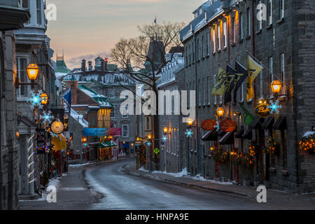 Weihnachts-Dekorationen auf den Straßen, Rue St. Louis, Quebec Stadt, Quebec, Kanada Stockfoto