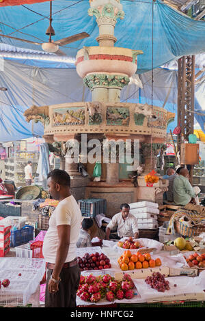 Der Brunnen im Zentrum des Crawford Market in Mumbai entworfen von Lockwood Kipling, der Vater des Schriftstellers Rudyard Kipling Stockfoto