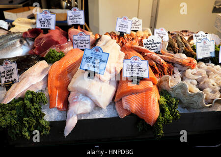 Fisch stall Display im Borough Market in der Nähe von London Bridge in Southwark, Süd-London, UK KATHY DEWITT Stockfoto