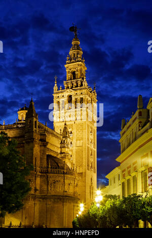 Glockenturm La Giralda Kathedrale, Sevilla, Spanien Stockfoto