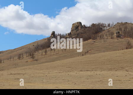 Hügel und Felsen im Nationalpark Gorkhi Tärelsch, Mongolei Stockfoto