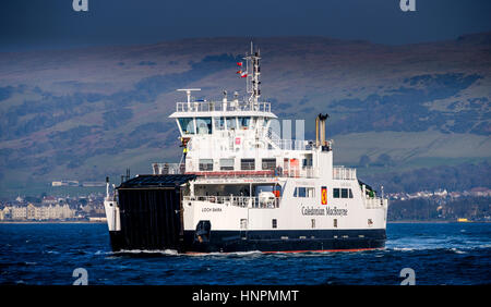 Die Calmac ferry "Loch Shira", die kurze Überfahrt von Largs auf dem schottischen Festland, Insel von Great Cumbrae an der Westküste von Scotla Stockfoto