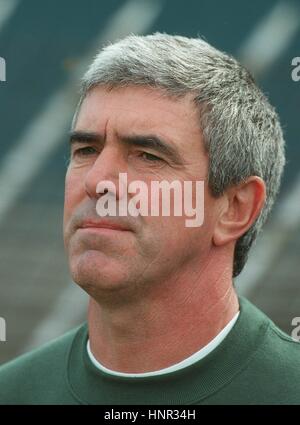 Nordirland-MANAGER BRYAN HAMILTON 16. Oktober 1996 Stockfoto