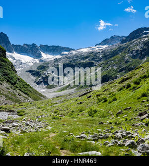 Tal "Vallon des Etages", Alpen, Saint-Christophe-En-Oisans, Isere, Frankreich. Wir sehen einen Gletscher über einige Gipfel Stockfoto