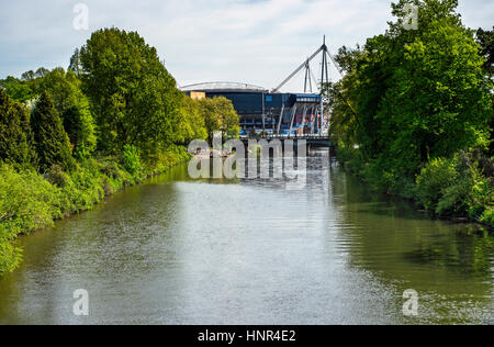 Fluß Taff im Stadtzentrum von Cardiff, Südwales Stockfoto