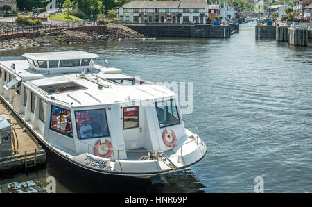 Cardiff Bay Aquabus vertäut an Cardiff Bay Talsperre Stockfoto