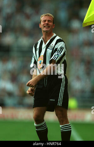 ALAN SHEARER feiert NEWCASTLE UTD V BLACKBURN 14. September 1996 Stockfoto