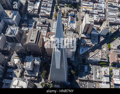 San Francisco, Kalifornien, USA - 19. September 2016: Luftaufnahme des Transamerica Tower in der Innenstadt von San Francisco. Stockfoto