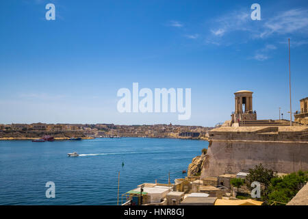 Valletta, Malta - die Aussicht auf den Grand Harbour an einem sonnigen Sommertag Stockfoto