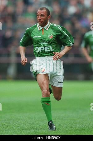 TERRY PHELAN EIRE & CHELSEA FC 4. Juni 1996 Stockfoto