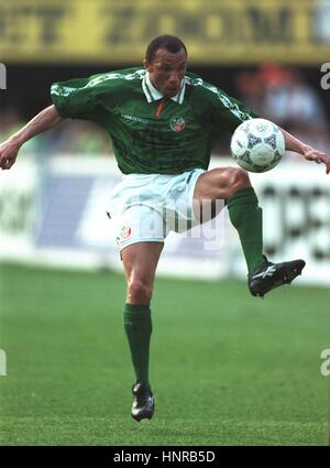 TERRY PHELAN EIRE & CHELSEA FC 16. September 1996 Stockfoto