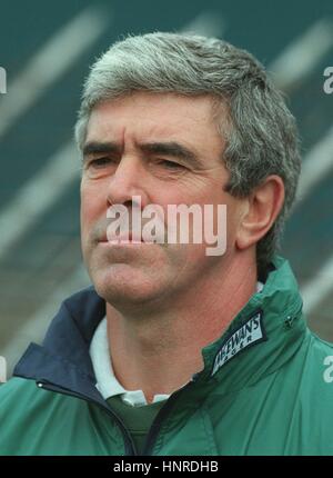 Nordirland-MANAGER BRYAN HAMILTON 17. Oktober 1996 Stockfoto