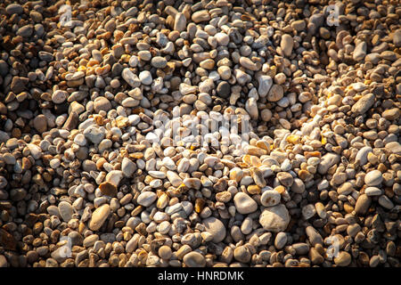 Fußabdruck auf einem Kiesstrand in Frankreich Stockfoto