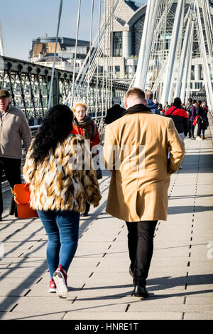 Golden Jubilee Bridge überquert den Fluss Themse in London, UK. Stockfoto