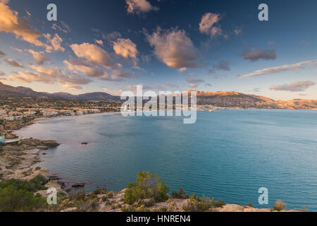Blick über Albir in Alicante, Spanien am sonnigen Tag. Albir ist wichtigste touristische Destination an der Costa Blanca. Stockfoto