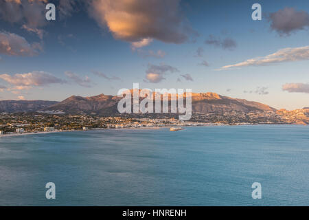 Blick über Albir in Alicante, Spanien am sonnigen Tag. Albir ist wichtigste touristische Destination an der Costa Blanca. Stockfoto