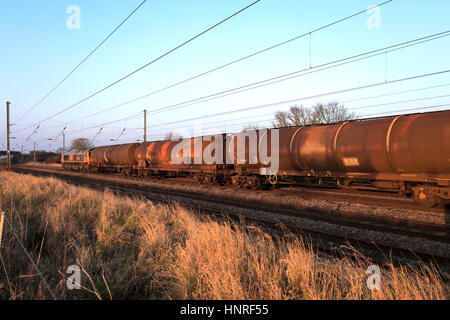 GBRF trainiert, 66710 Diesel angetrieben Güterzug, zwischen Bedford und Luton, Bedfordshire, England, UK Stockfoto