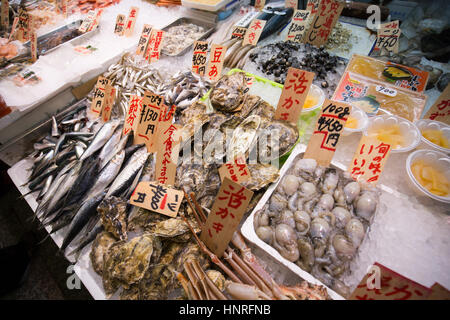 Nishiki Markt - ein Marktplatz im Zentrum von Kyoto, Japan Stockfoto