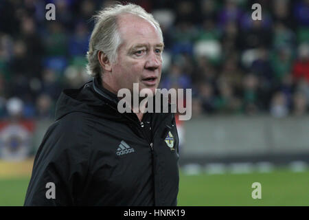 Belfast, Nordirland. 15. November 2016. Internationaler Fußball Freundschaftsspiel - Nordirland 0 Kroatien 3. Northern Ireland-Co-Trainer Jimmy Nicholl. Stockfoto