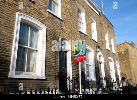 Zeile Reihenhaus wohnen im Jahr 2017 auf Rocliffe Straße in Islington, London N1 UK KATHY DEWITT Stockfoto
