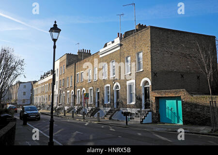 Zeile Reihenhaus wohnen im Jahr 2017 auf Rocliffe Straße in der Nähe von Graham St und Stadt Straße Becken in Islington, London N1 UK KATHY DEWITT Stockfoto