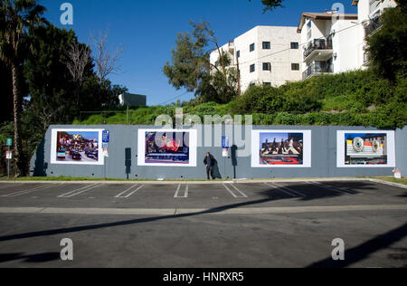 Los Angeles, USA. 14. Februar 2017. Fotograf Robert Landau bei der neuen Anlage der Rock N Roll Billboard Fotos am Sunset Strip in Los Angeles, CA-Credit: Robert Landau/Alamy Live News Stockfoto