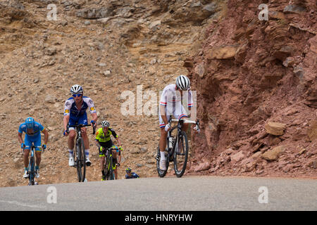 Al Hamriya Klettern, Muscat, Oman. 15. Februar 2017. Die Tour of Oman bis heute Stufe 2 abgeschlossen mit Teilnahme von 142 internationale Radfahrer anhält. Das Rennen von Ben Hermans Belgien gewonnen. Hawwa Al Qusimy/Alamy Live-Nachrichten Stockfoto