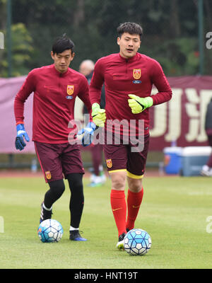 Guangzhou, Guangzhou, China. 10. Februar 2017. Guangzhou, CHINA-Februar 10 2017: (nur zur redaktionellen Verwendung. CHINA HERAUS). Chinesische Männer Fußball-Nationalmannschaft trainiert für WM 2018 Qualifikation unter der Leitung von Trainer Marcello Lippi in Guangzhou, Guangdong Provinz Süd-China, 10. Februar 2017. Bildnachweis: SIPA Asien/ZUMA Draht/Alamy Live-Nachrichten Stockfoto