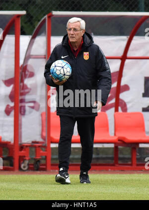 Guangzhou, Guangzhou, China. 10. Februar 2017. Guangzhou, CHINA-Februar 10 2017: (nur zur redaktionellen Verwendung. CHINA HERAUS). Chinesische Männer Fußball-Nationalmannschaft trainiert für WM 2018 Qualifikation unter der Leitung von Trainer Marcello Lippi in Guangzhou, Guangdong Provinz Süd-China, 10. Februar 2017. Bildnachweis: SIPA Asien/ZUMA Draht/Alamy Live-Nachrichten Stockfoto