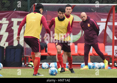 Guangzhou, Guangzhou, China. 10. Februar 2017. Guangzhou, CHINA-Februar 10 2017: (nur zur redaktionellen Verwendung. CHINA HERAUS). Chinesische Männer Fußball-Nationalmannschaft trainiert für WM 2018 Qualifikation unter der Leitung von Trainer Marcello Lippi in Guangzhou, Guangdong Provinz Süd-China, 10. Februar 2017. Bildnachweis: SIPA Asien/ZUMA Draht/Alamy Live-Nachrichten Stockfoto