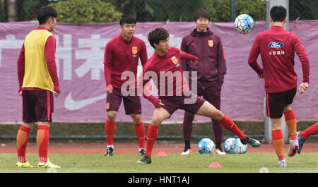 Guangzhou, Guangzhou, China. 10. Februar 2017. Guangzhou, CHINA-Februar 10 2017: (nur zur redaktionellen Verwendung. CHINA HERAUS). Chinesische Männer Fußball-Nationalmannschaft trainiert für WM 2018 Qualifikation unter der Leitung von Trainer Marcello Lippi in Guangzhou, Guangdong Provinz Süd-China, 10. Februar 2017. Bildnachweis: SIPA Asien/ZUMA Draht/Alamy Live-Nachrichten Stockfoto