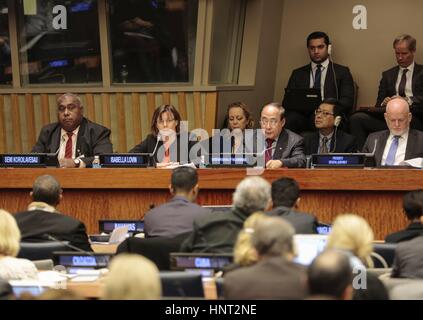 Vereinten Nationen, New York, USA, 15. Februar 2017 - Peter Thomson Präsident der Generalversammlung zusammen mit Isabella Lovin, Semi-Koroilavesau und UN Würdenträger nahmen auf die parlamentarische Anhörung mit dem Titel "eine Welt von Blau: Erhaltung der Ozeane, Sicherung der Planet, Sicherstellung menschlichen Wohlbefinden im Zusammenhang mit der Agenda 2030" heute am Hauptsitz UNO in New York. Foto: Luiz Rampelotto/EuropaNewswire | weltweite Nutzung Stockfoto