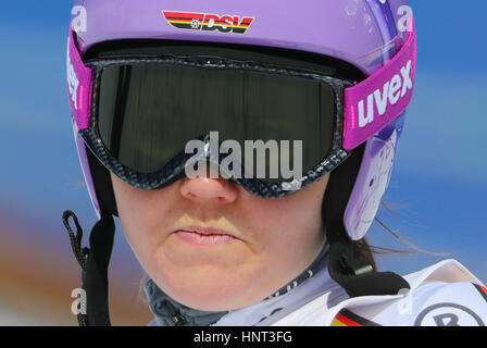 St. Moritz, Schweiz. 16. Februar 2017. Deutscher Leichtathlet Viktoria Rebensburg im alpinen Ski-WM in St. Moritz, Schweiz, 16. Februar 2017. Rebensburg schied aus der Meisterschaft bei der ersten Ausführung der Riesenslalom und wird somit St. Moritz verlassen, ohne eine Medaille. Foto: Michael Kappeler/Dpa/Alamy Live News Stockfoto