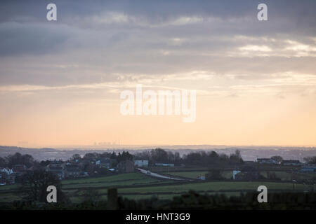 Eggborough, Yorkshire, Großbritannien. 16. Februar 2017. Am frühen Morgen Strahlen über Eggborough Power Station eine große Kohle-Kraftwerk in North Yorkshire, England, in der Lage, die Mitverbrennung von Biomasse. Es liegt am Fluss Aire, zwischen den Städten Knottingley und Snaith, seinen Namen von der nahe gelegenen Dorf von Eggborough ableiten. Die Station verfügt über eine Leistung von 1.960 Megawatt, genug Strom für 2 Millionen Häuser, entspricht der Fläche von Leeds und Sheffield. Bildnachweis: Windmühle Bilder/Alamy Live-Nachrichten Stockfoto