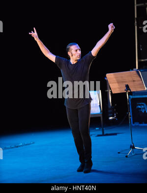 London, UK. 15. Februar 2017. Israel Galván präsentiert FLA.CO. Männer (UK Premiere & Weltpremiere) am Sadler es Wells Theatre im Rahmen des Flamenco Festival London. Bildnachweis: Danilo Moroni/Alamy Live-Nachrichten Stockfoto